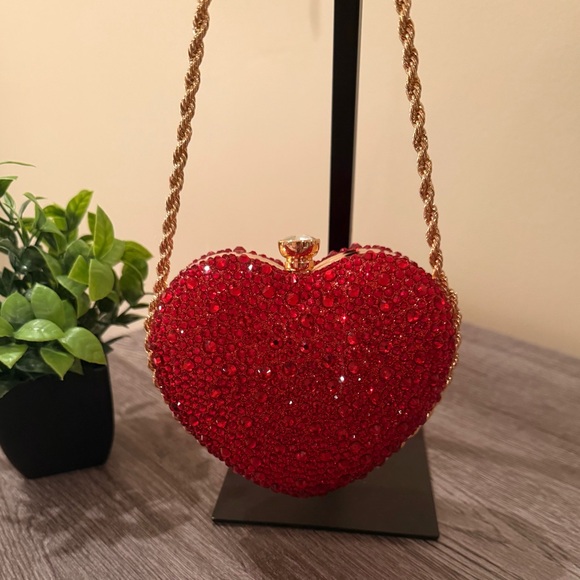 NWOT Elegant Red Heart-Shaped Braided Accent Sequins Clutch - Picture 3 of 9